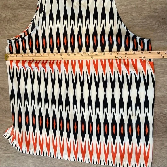 Worthington Geometric Sleeveless Blouse - Picture 10 of 11
